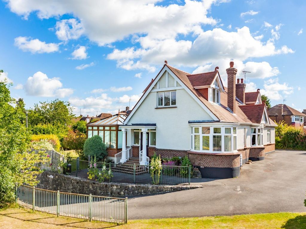 4 bed detached house for sale in Faversham Road, Kennington, Ashford