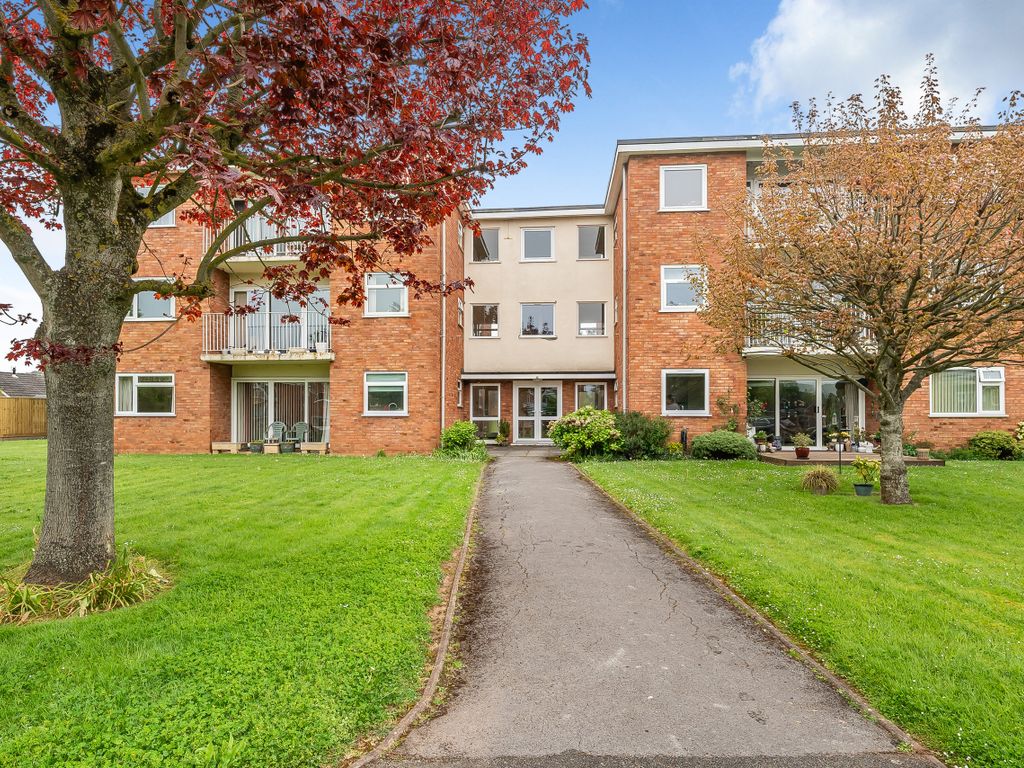 2 bed flat for sale in Ferndown Close, Taunton TA1, £180,000 Zoopla