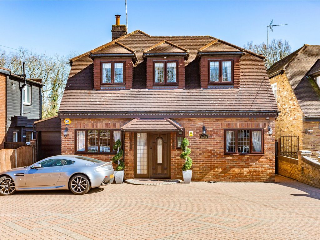 4 bed detached house for sale in Tysea Hill, Stapleford Abbotts