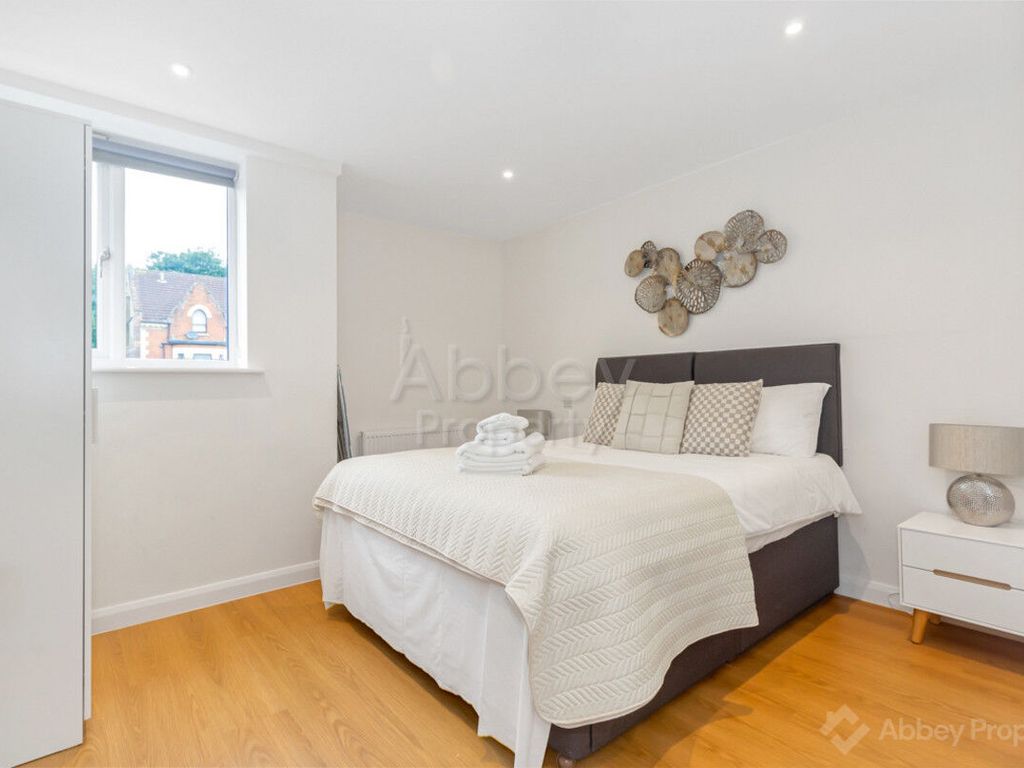 1 bed flat to rent in Napier Road, Town Centre LU1, £1,030 pcm Zoopla