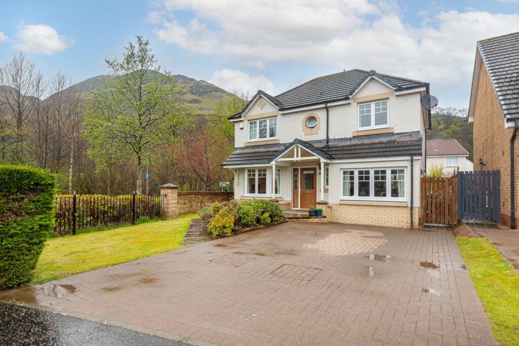 4 bed detached house for sale in Willow Grove, Menstrie FK11, £320,000