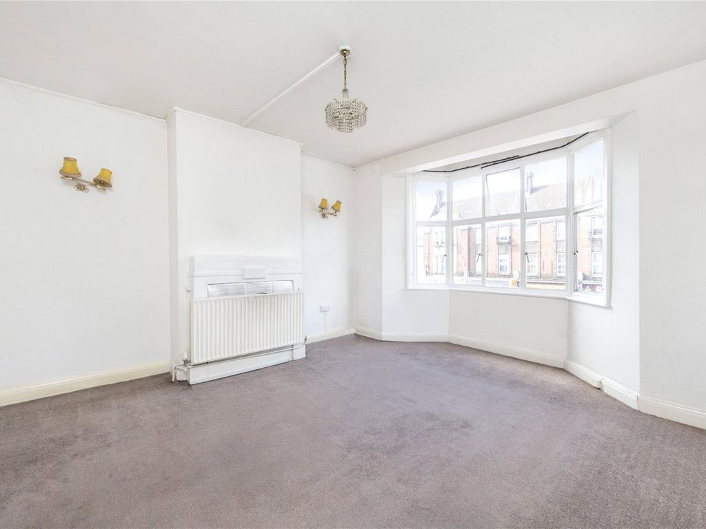 4 bed flat for sale in Frognal Court, Finchley Road NW3, £600,000 Zoopla
