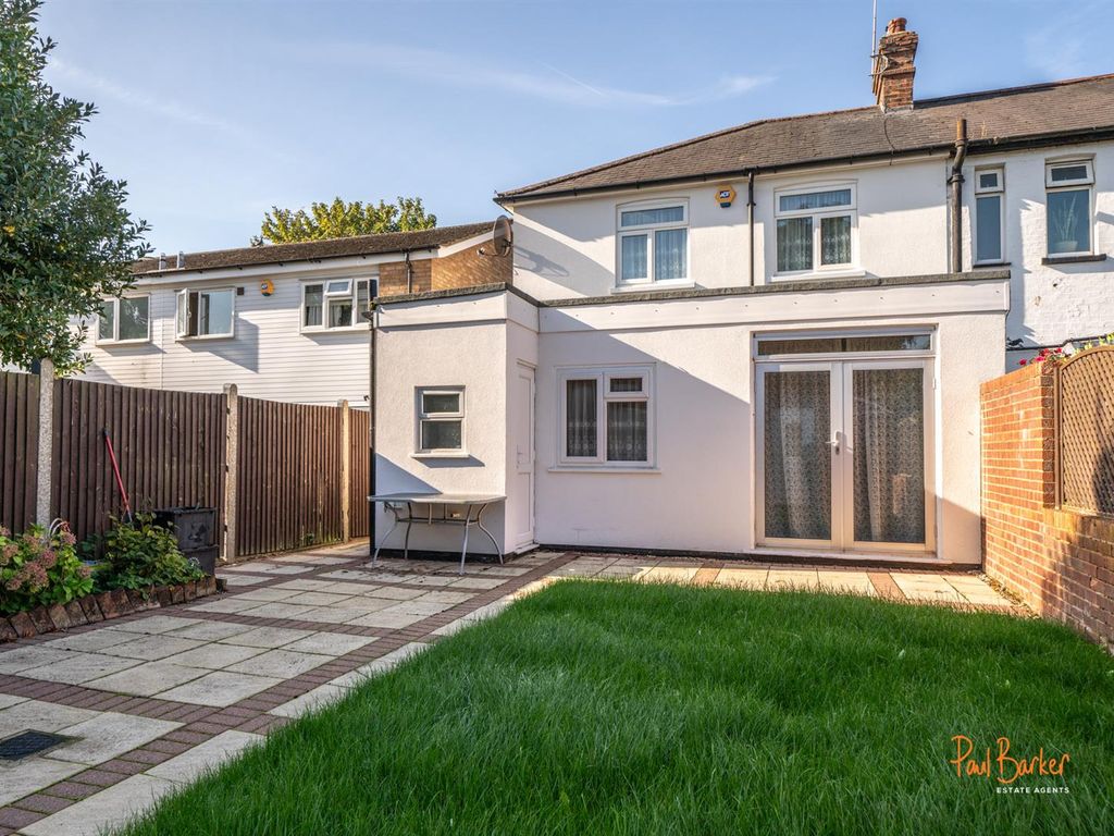 5 bed end terrace house for sale in Cell Barnes Lane, St.Albans AL1, £