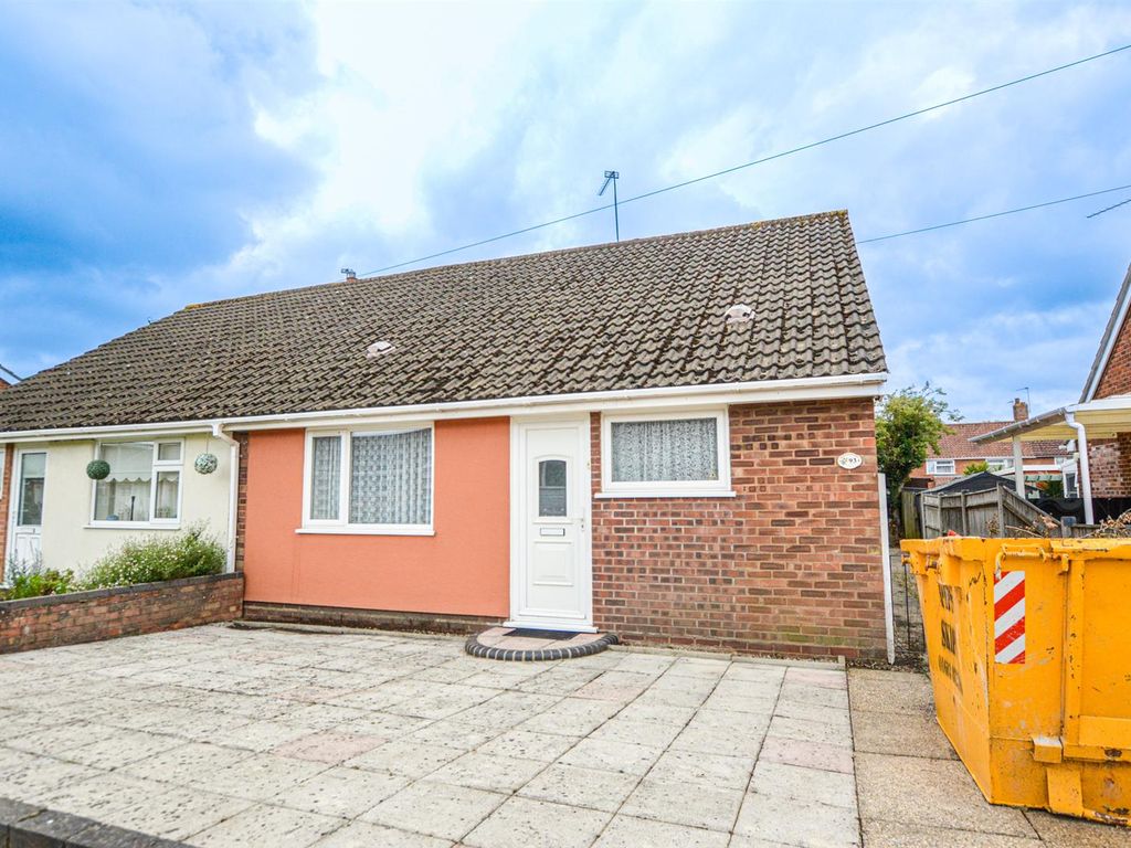 3 bed semidetached bungalow for sale in Bernham Road, Hellesdon