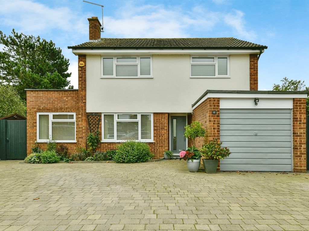 4 bed detached house for sale in Lovell Close, Hitchin SG4, £900,000