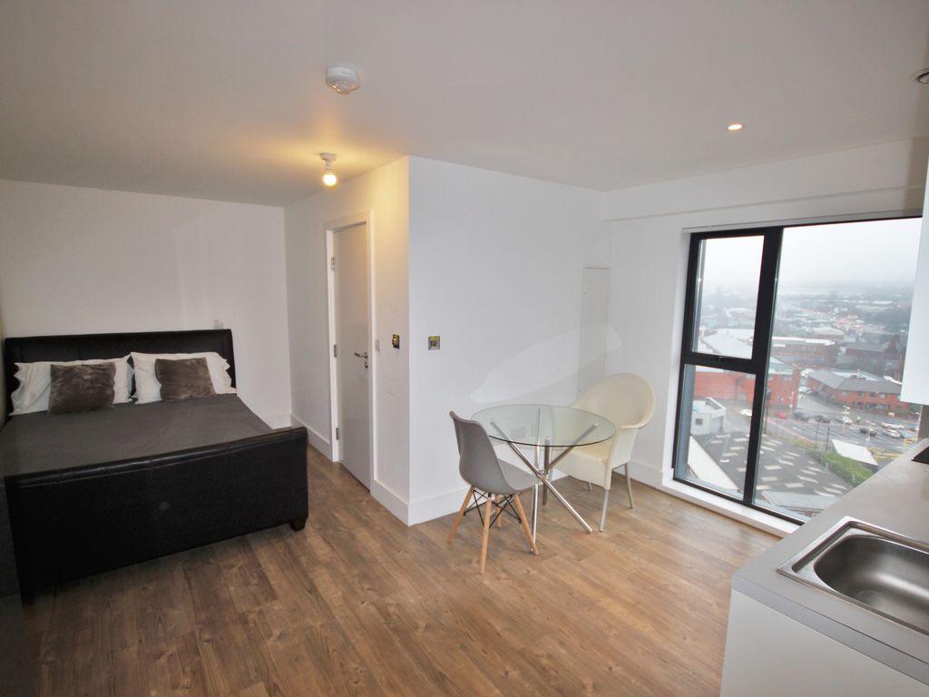 Studio to rent in Cardinal Court, Scholes Street, Oldham OL1, £650 pcm