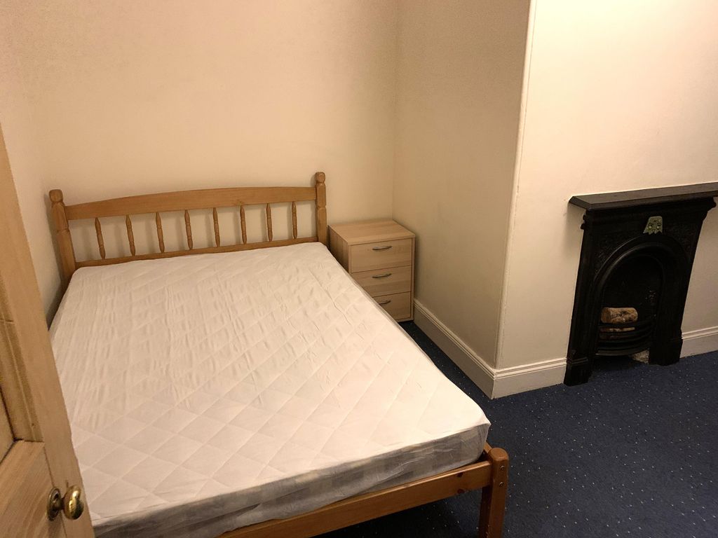 2 bed flat to rent in Bruntsfield Place, Edinburgh EH10 Zoopla