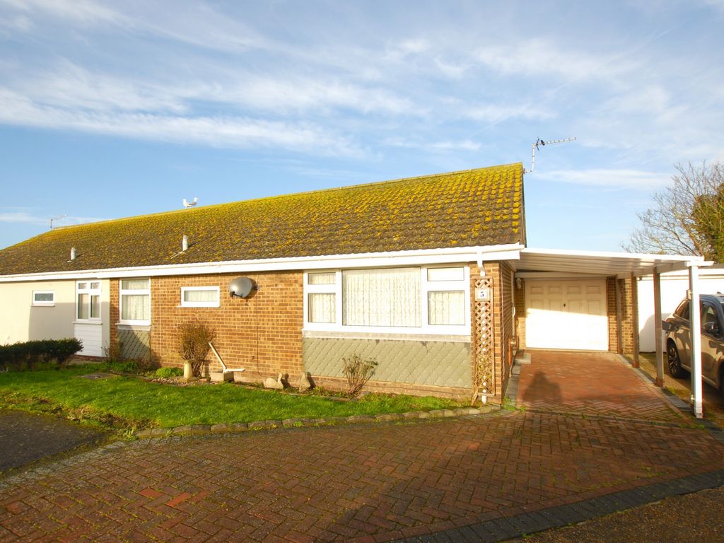2 bed bungalow for sale in Beverley Gardens, Dymchurch TN29, £289,950