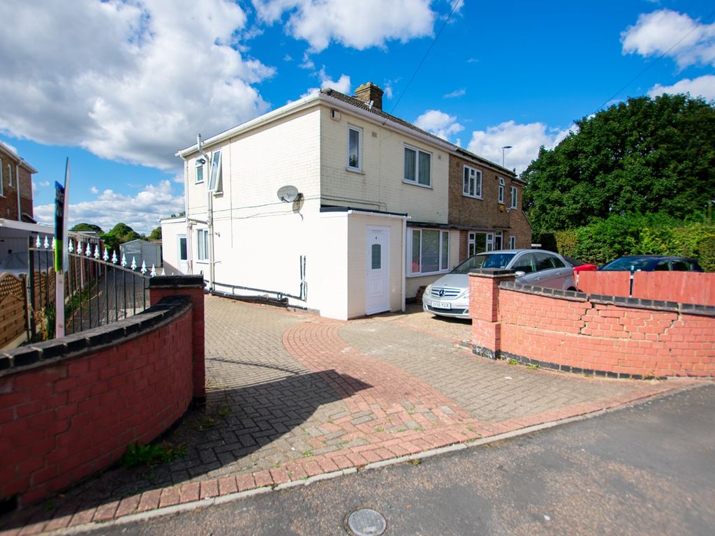 4 bed semidetached house for sale in Oakdale Avenue, Stanground, Peterborough PE2 Zoopla