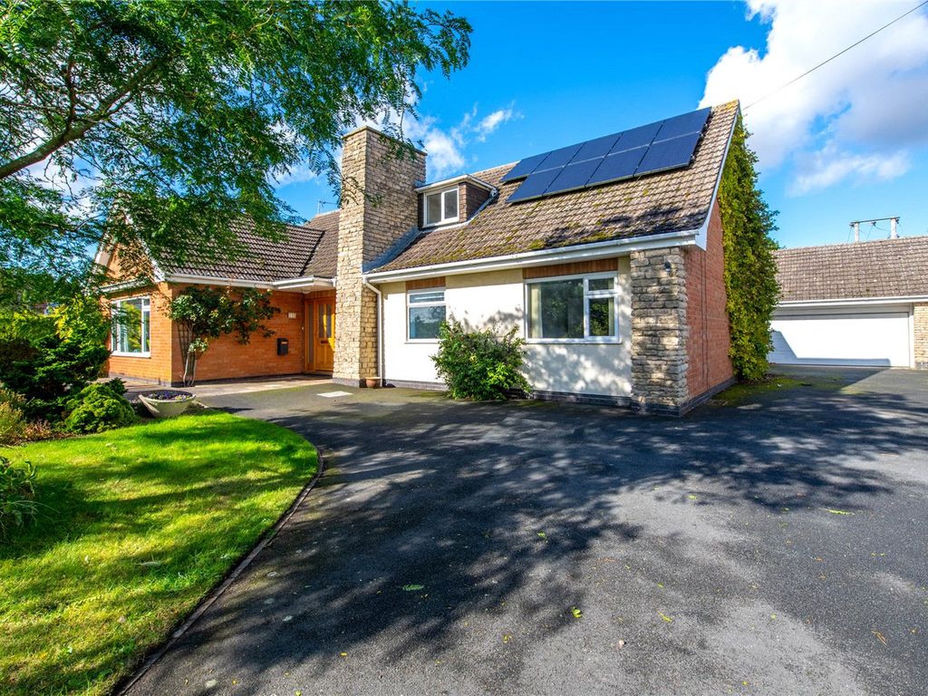 4 bed detached house for sale in Westcliffe Road, Ruskington, Sleaford