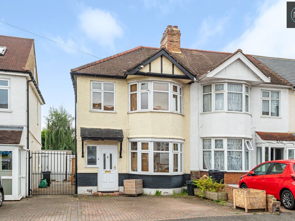 3 bed semidetached house to rent in Buckhurst Way, Buckhurst Hill