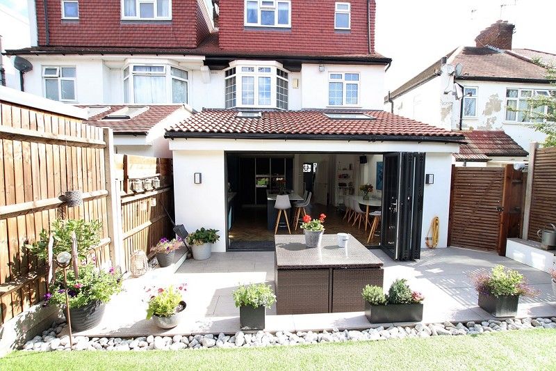 4 bed semidetached house for sale in Brook Avenue, Edgware, London