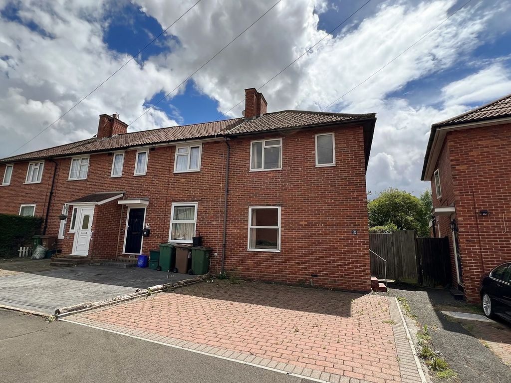 3 bed end terrace house for sale in Paisley Road, Carshalton, Surrey