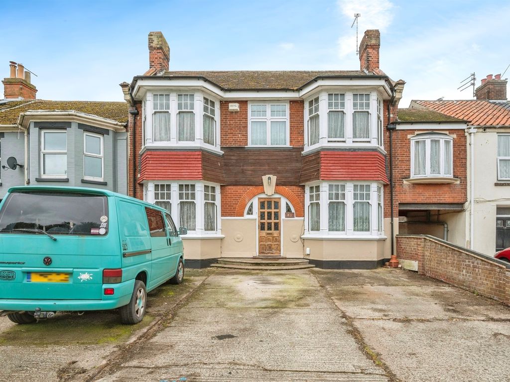 6 bed terraced house for sale in Southtown Road, Great Yarmouth NR31, £