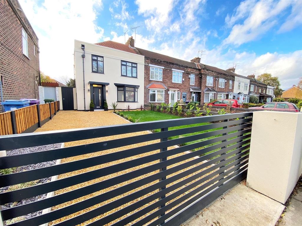 3 bed end terrace house for sale in Queens Drive, Stoneycroft