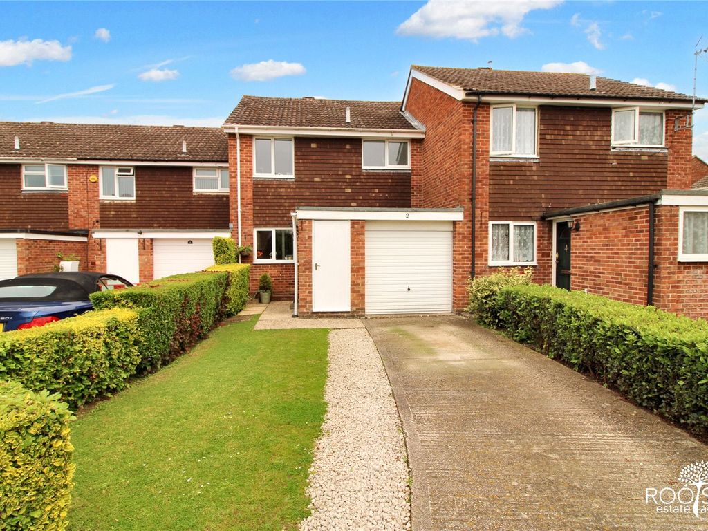 3 bed terraced house for sale in Robertsfield, Thatcham, West Berkshire