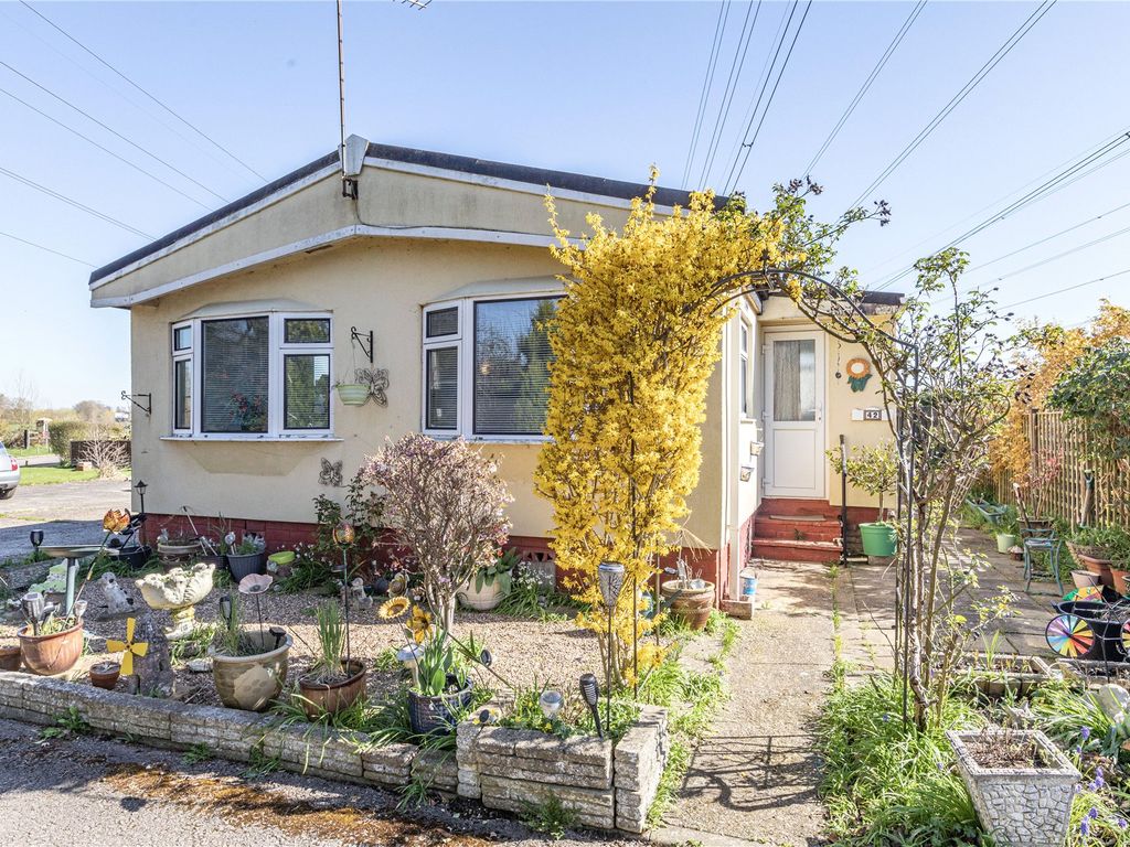 2 bed mobile/park home for sale in Wey Meadows, Weybridge KT13, £