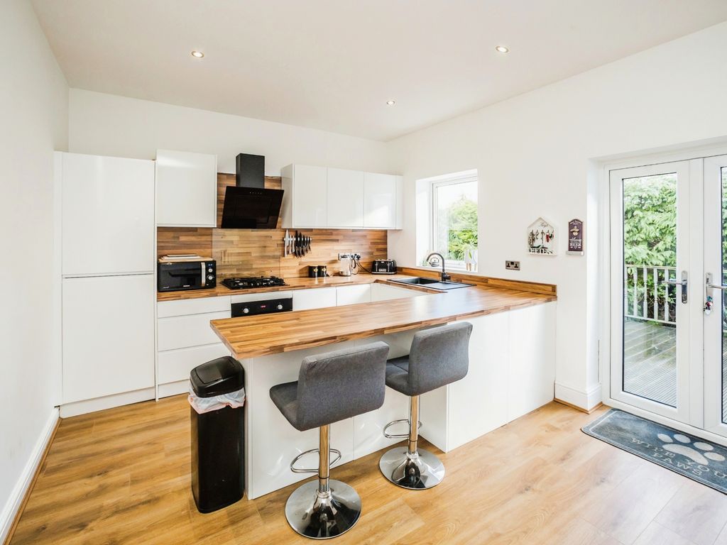 3 bed bungalow for sale in Laund Road, Salendine Nook, Huddersfield HD3