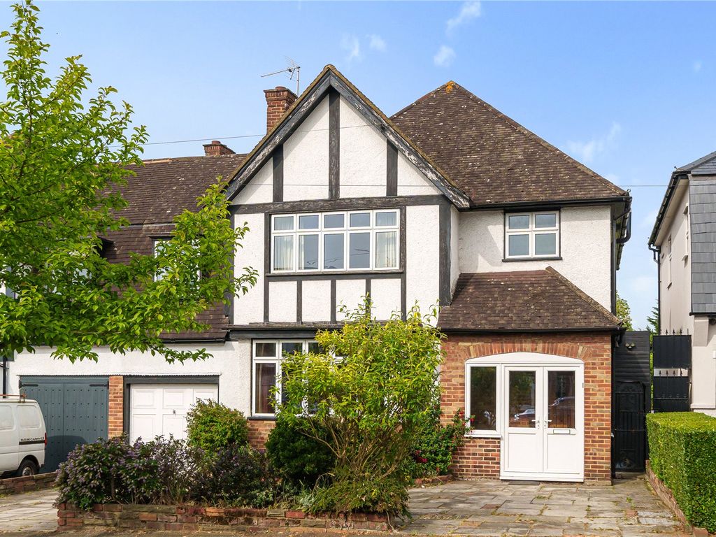 4 bed semidetached house for sale in Manor Drive, London N20, £980,000