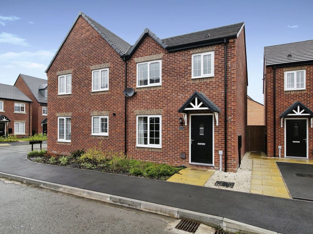 3 bed semidetached house for sale in Trusdale Close, Doncaster DN2