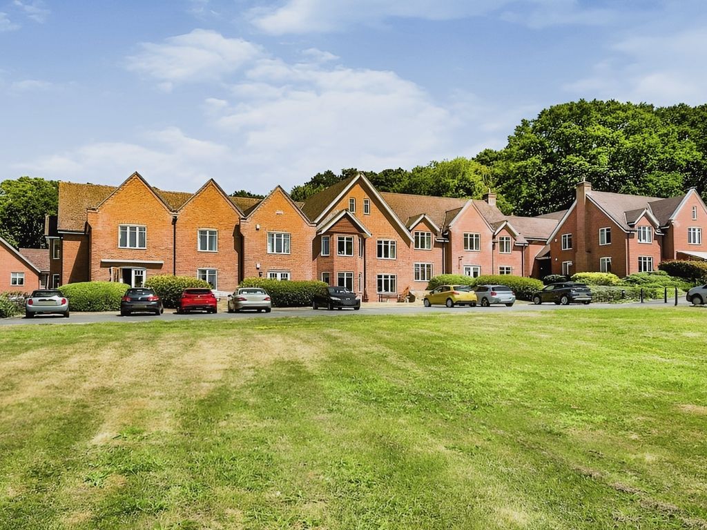 2 bed flat for sale in Salisbury Road, Sherfield English, Romsey