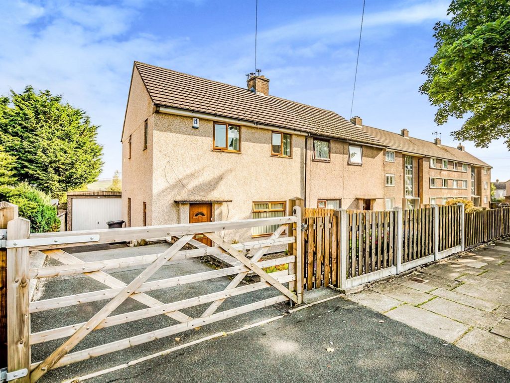 3 bed semidetached house for sale in Illingworth Road, Illingworth
