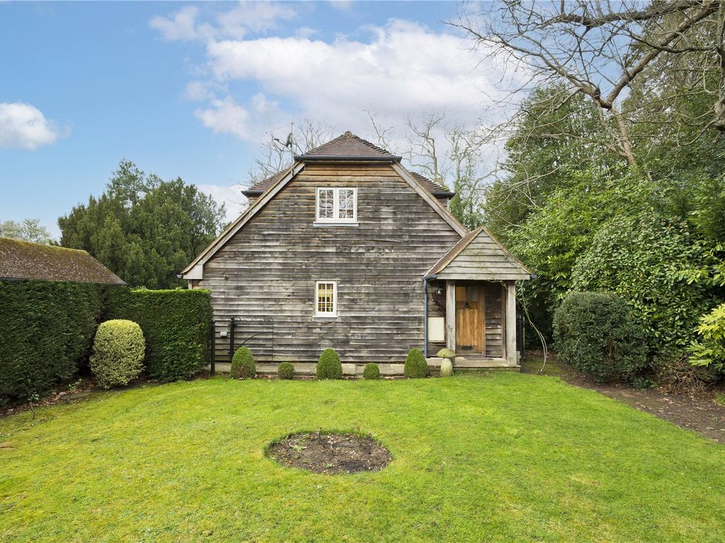 2 bed flat to rent in Petworth Road, Chiddingfold, Godalming, Surrey GU8 Zoopla