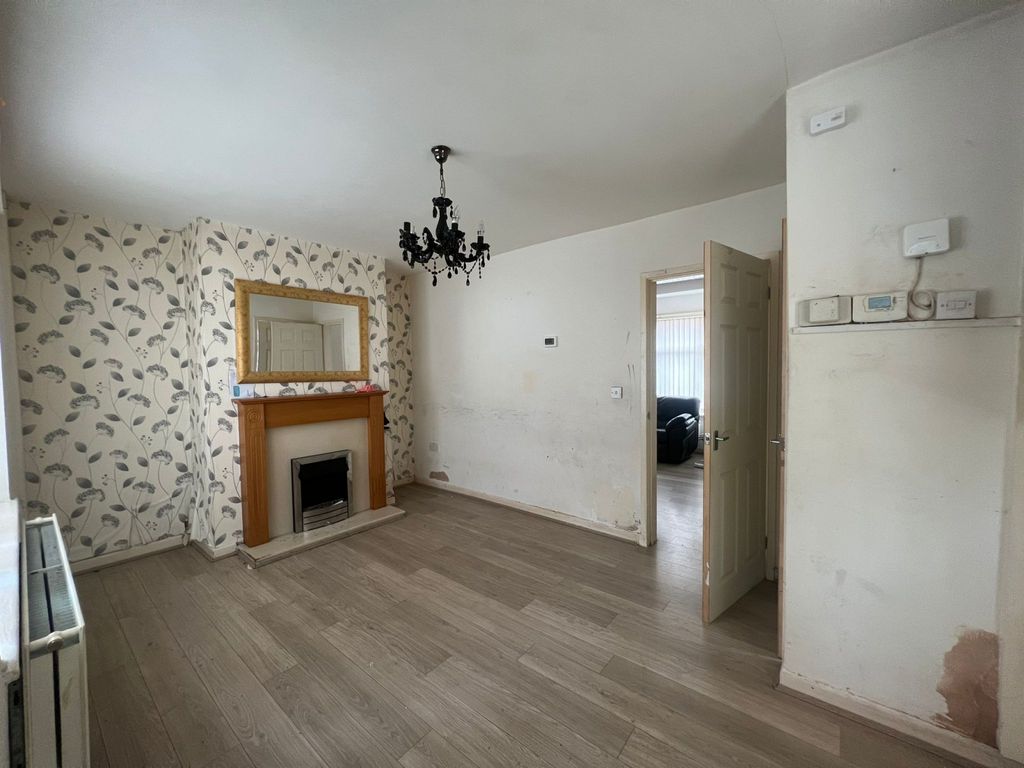 3 bed semidetached house to rent in Irlam Avenue, Eccles, Manchester