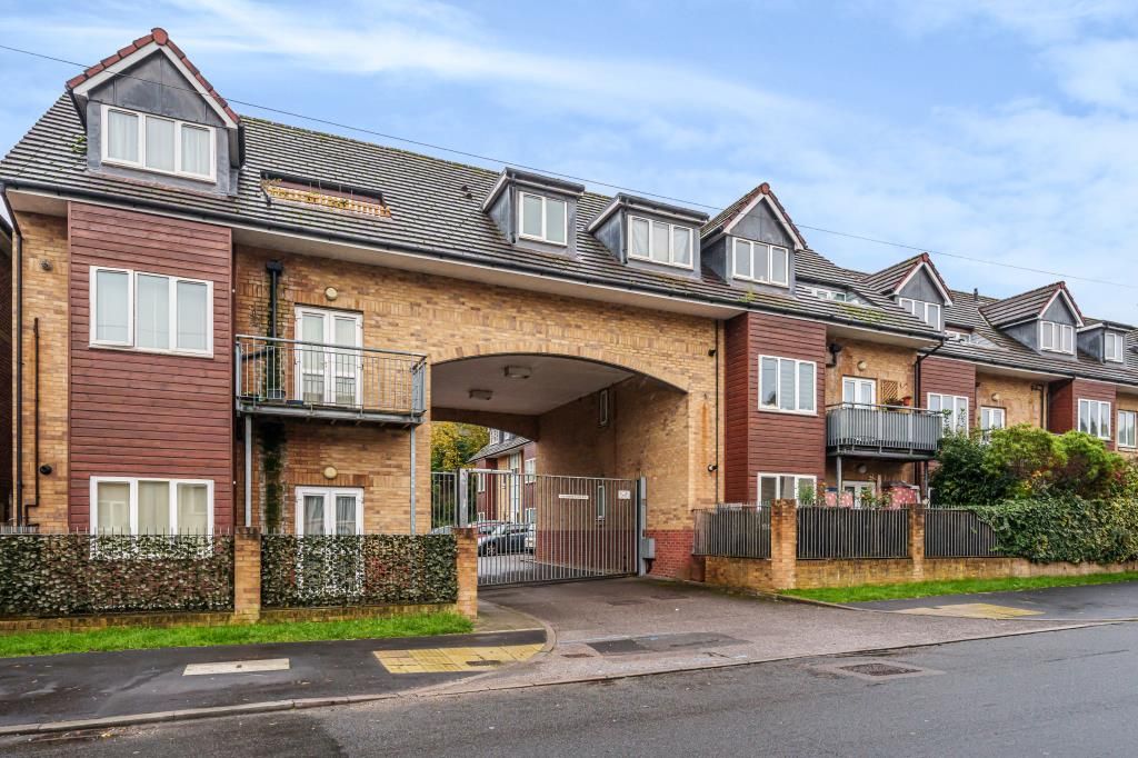 1 bed flat for sale in High Buckinghamshire HP12, £200,000 Zoopla