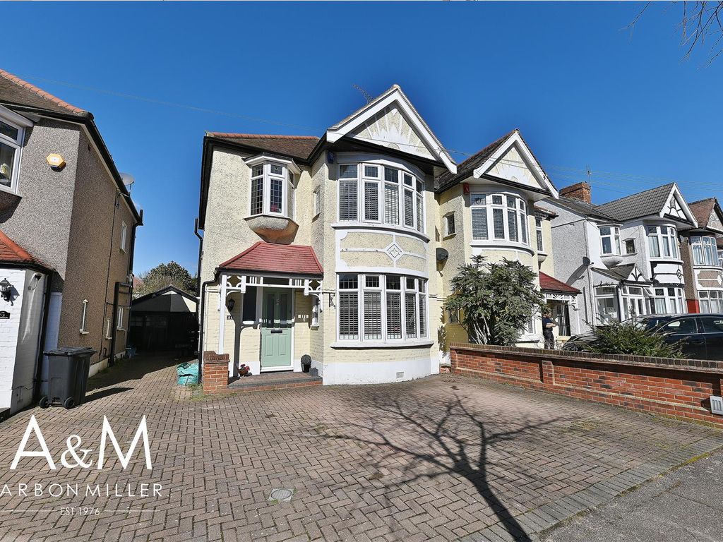 3 bed semidetached house for sale in Beechwood Gardens, Ilford IG5, £