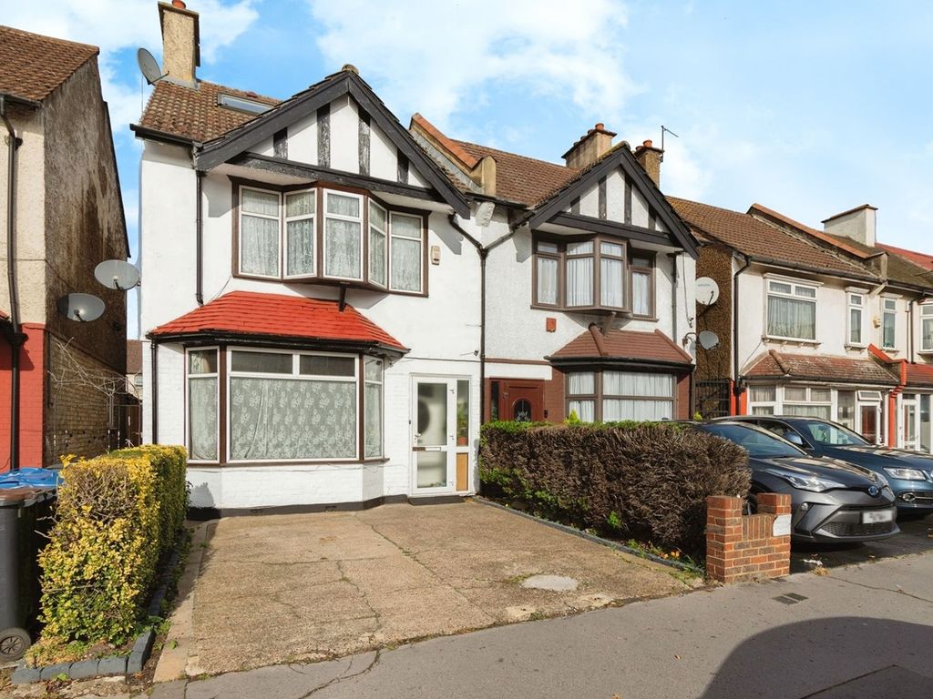 5 bed semidetached house for sale in Brigstock Road, Thornton Heath