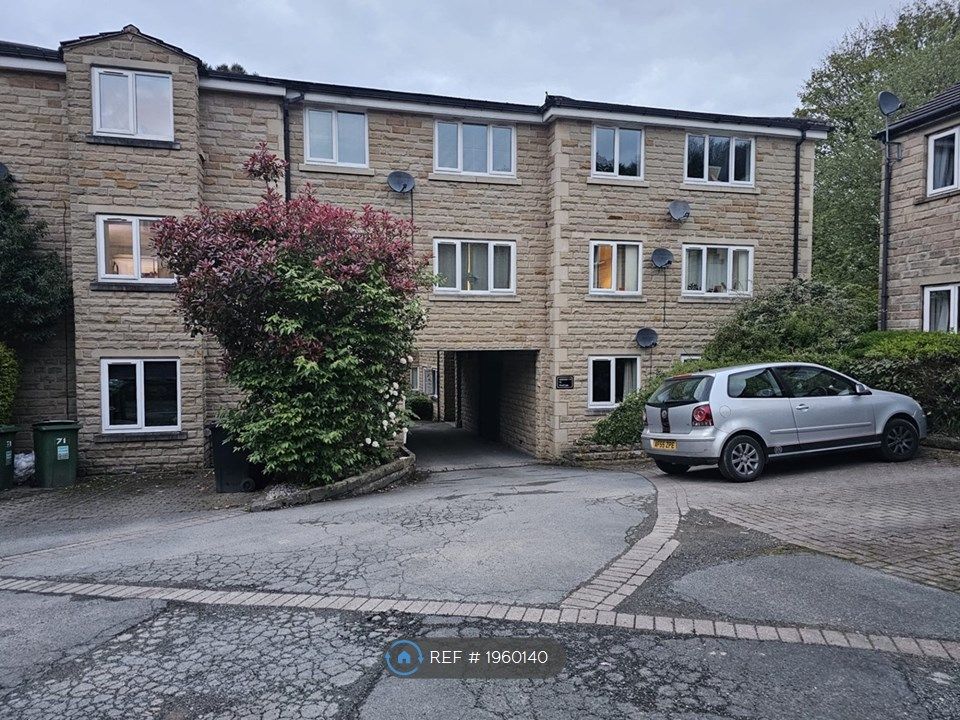 2 bed flat to rent in Wood Lane, Huddersfield HD4, £700 pcm Zoopla