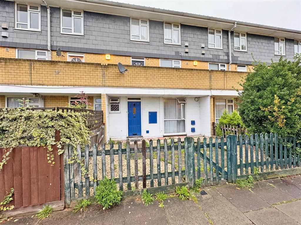 3 bed for sale in Eldridge Close, Feltham TW14, £225,000
