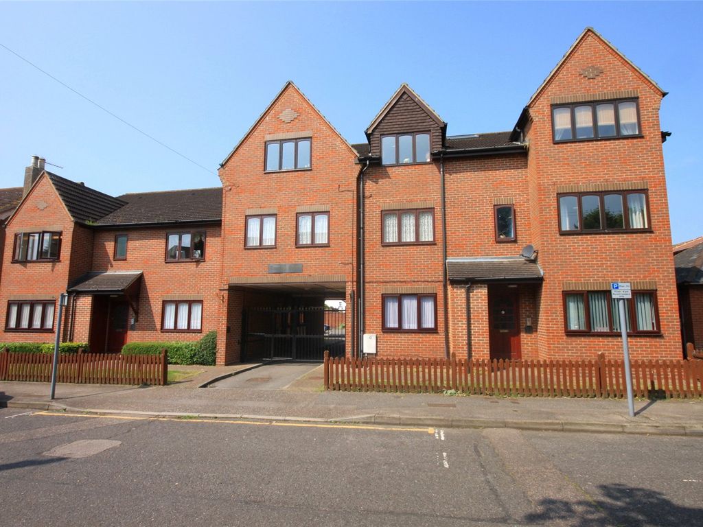 1 bed flat to rent in Rosslyn Court, Runnymede Road, StanfordLeHope
