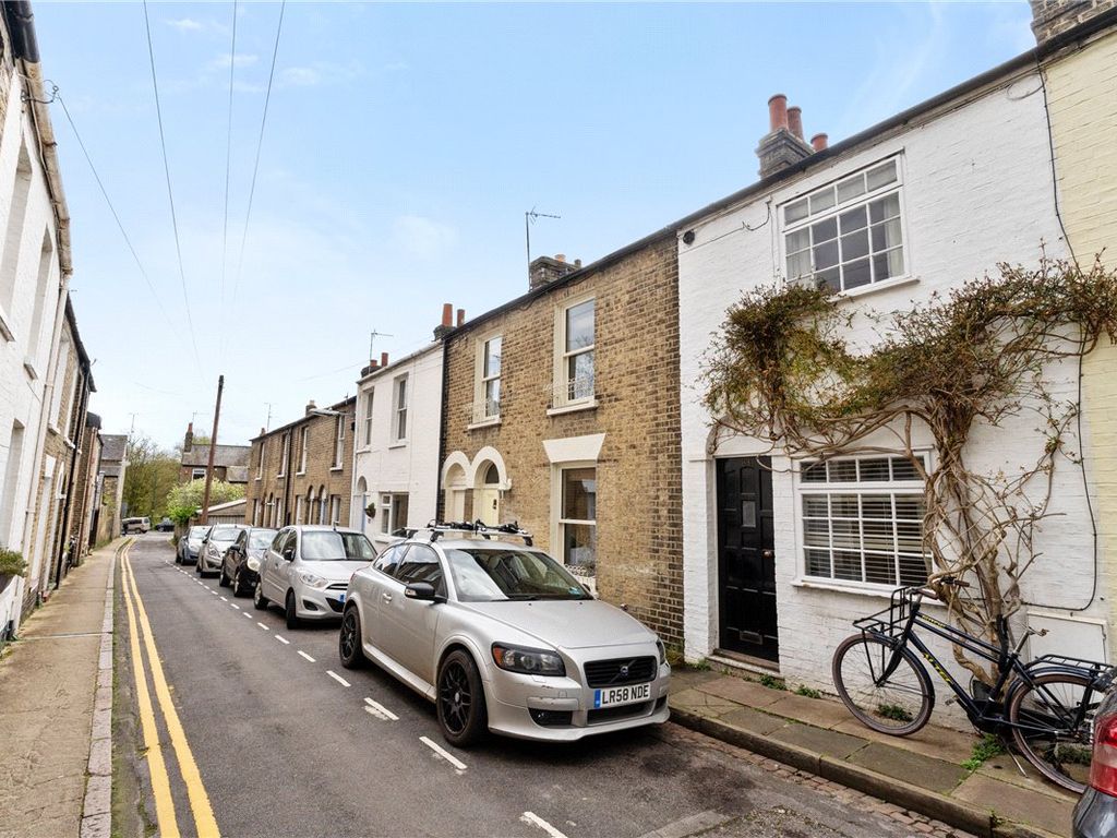 2 bed terraced house for sale in Albert Street, Cambridge CB4, £525,000