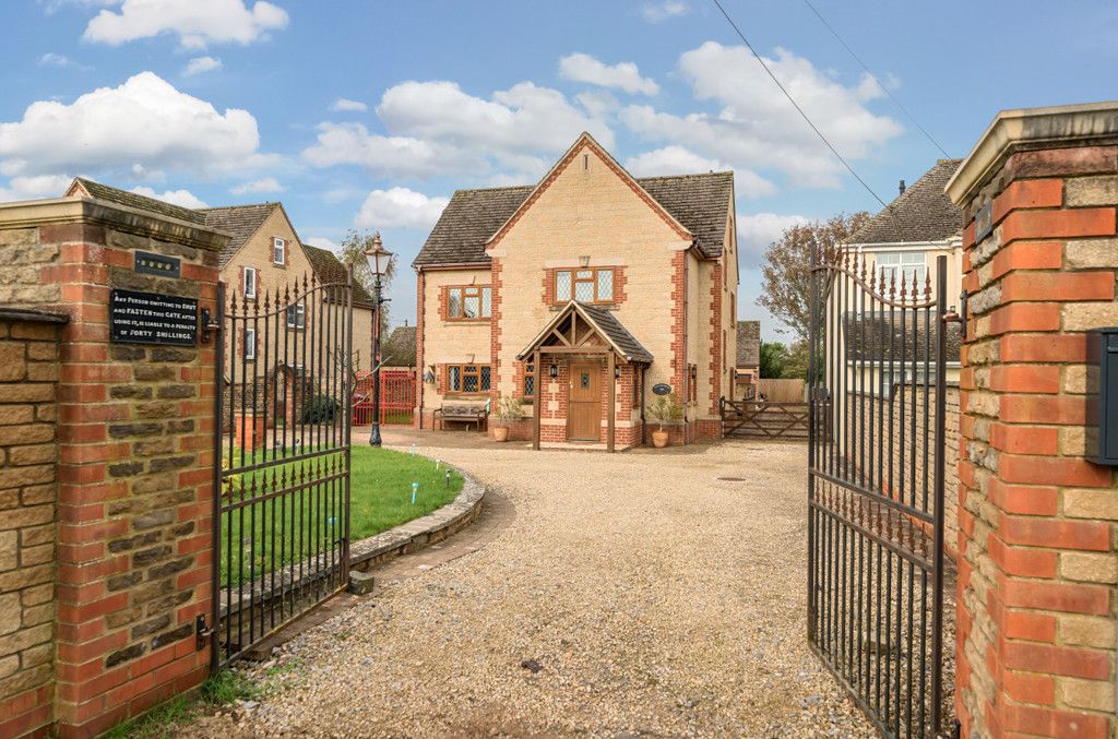 6 bed detached house for sale in Eynsham Road, Cassington, Witney OX29