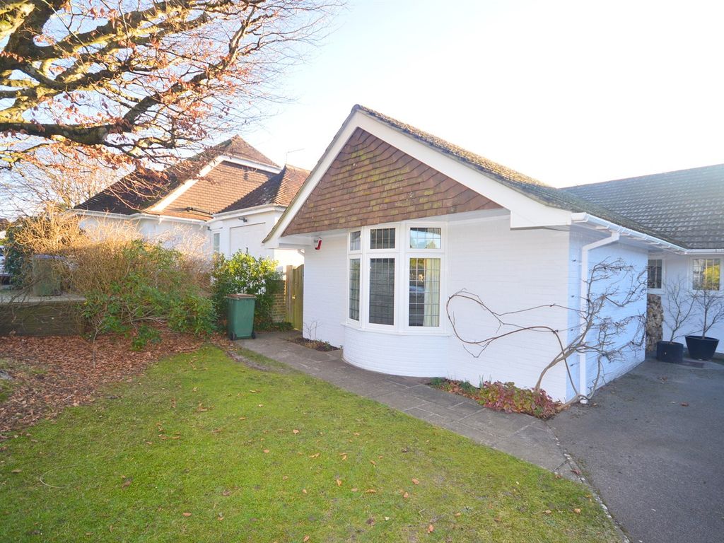 1 bed flat to rent in Squirrels, Kithurst Park, Storrington, Pulborough, West Sussex RH20, £900