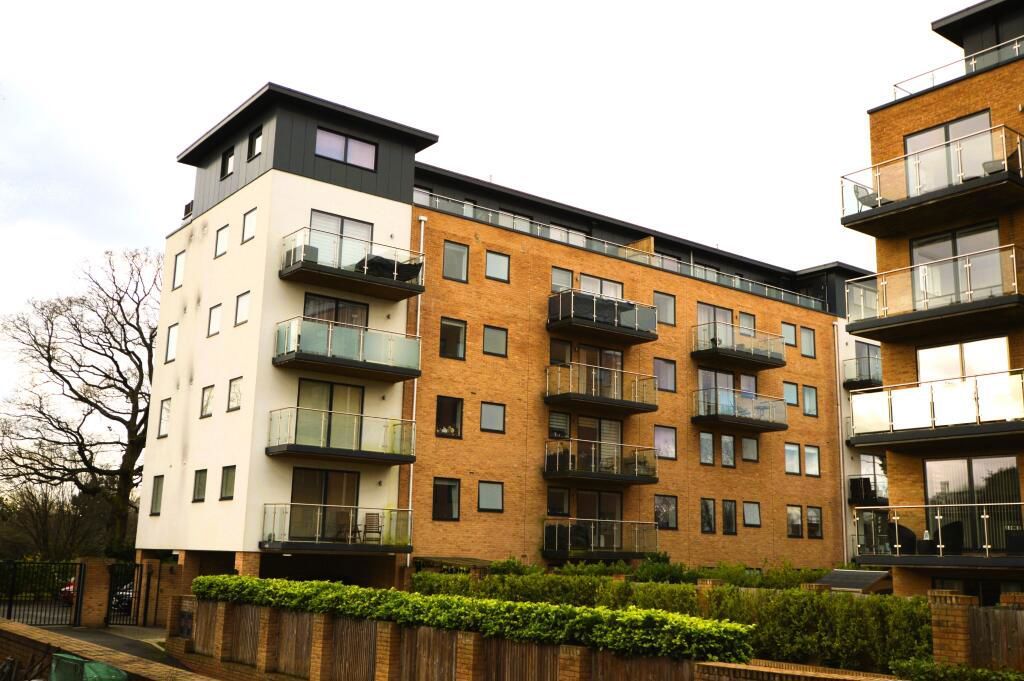 1 bed flat for sale in Old Bracknell Lane West, Bracknell RG12, £