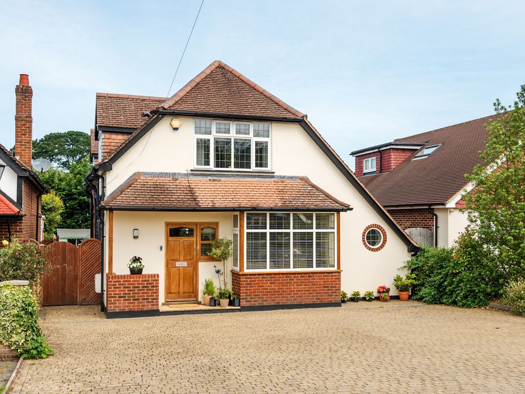 4 bed chalet for sale in Lower Road, Great Bookham KT23, £995,000 Zoopla