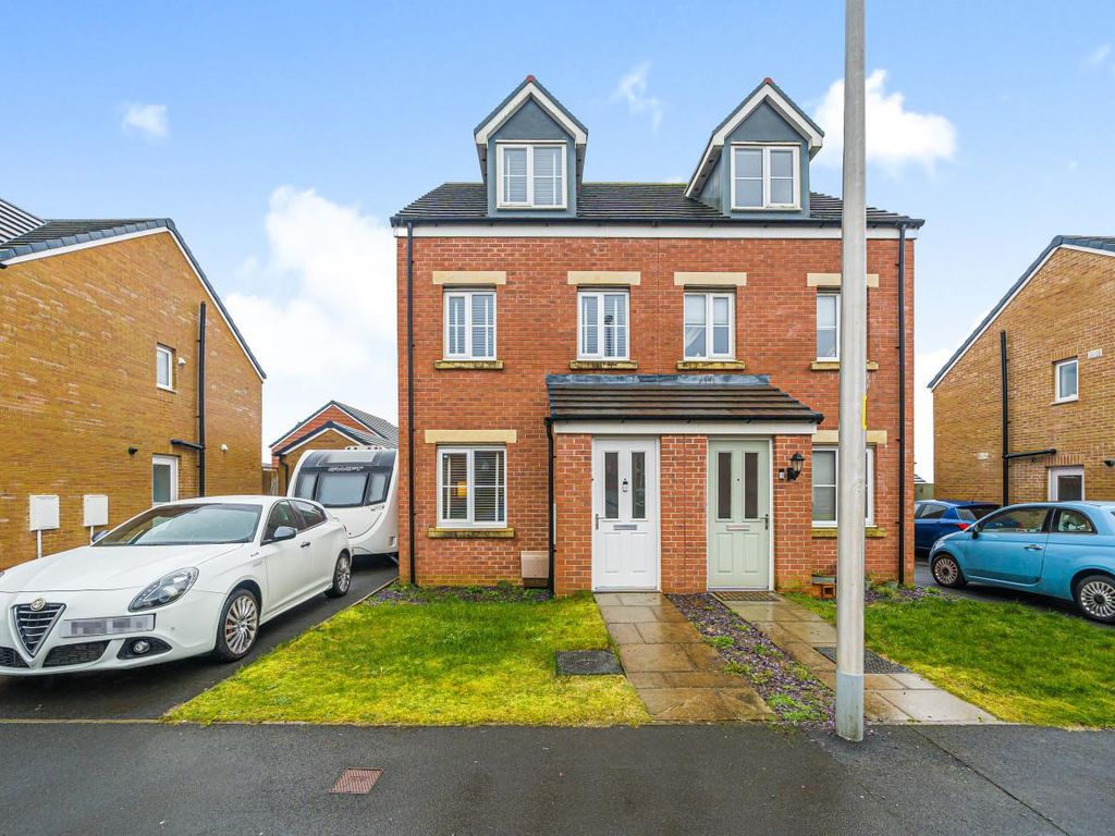 3 bed town house for sale in Maes Y Glo, Llanelli SA14, £199,999 Zoopla