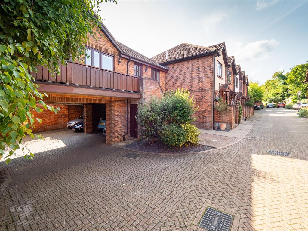 2 bed for sale in Alpine View, Carshalton SM5, £300,000 Zoopla