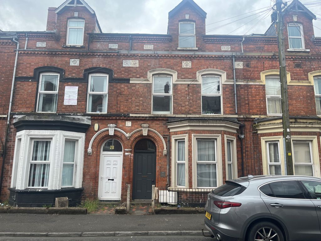4 bed flat to rent in Fitzroy Avenue, Belfast BT7, £1,600 pcm Zoopla
