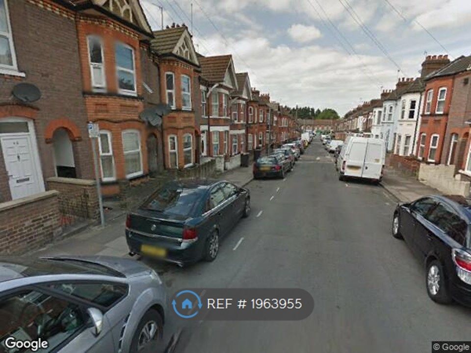 Studio to rent in Lyndhurst Road, Luton LU1, £625 pcm Zoopla