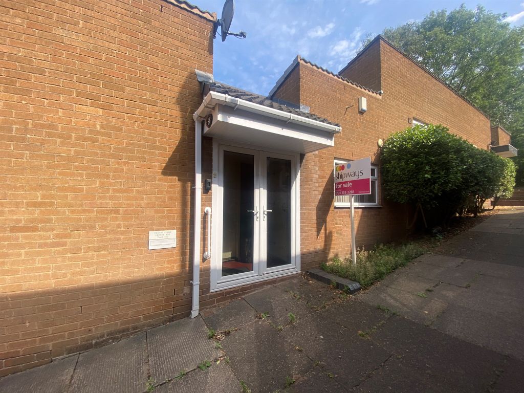 3 bed terraced bungalow for sale in Landswood Close, Kingstanding