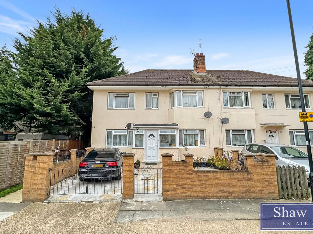 3 bed for sale in Rostrevor Gardens, Southall UB2, £399,950