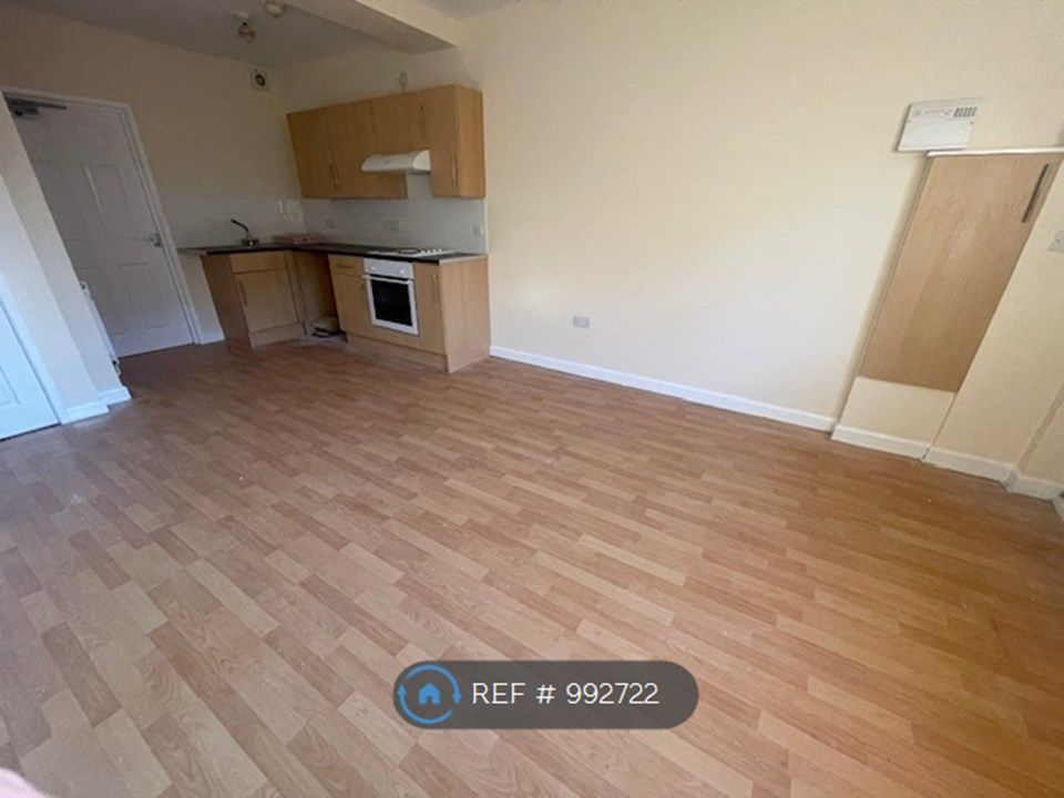 1 bed flat to rent in Currans Road, Warrington WA2, £600 pcm Zoopla