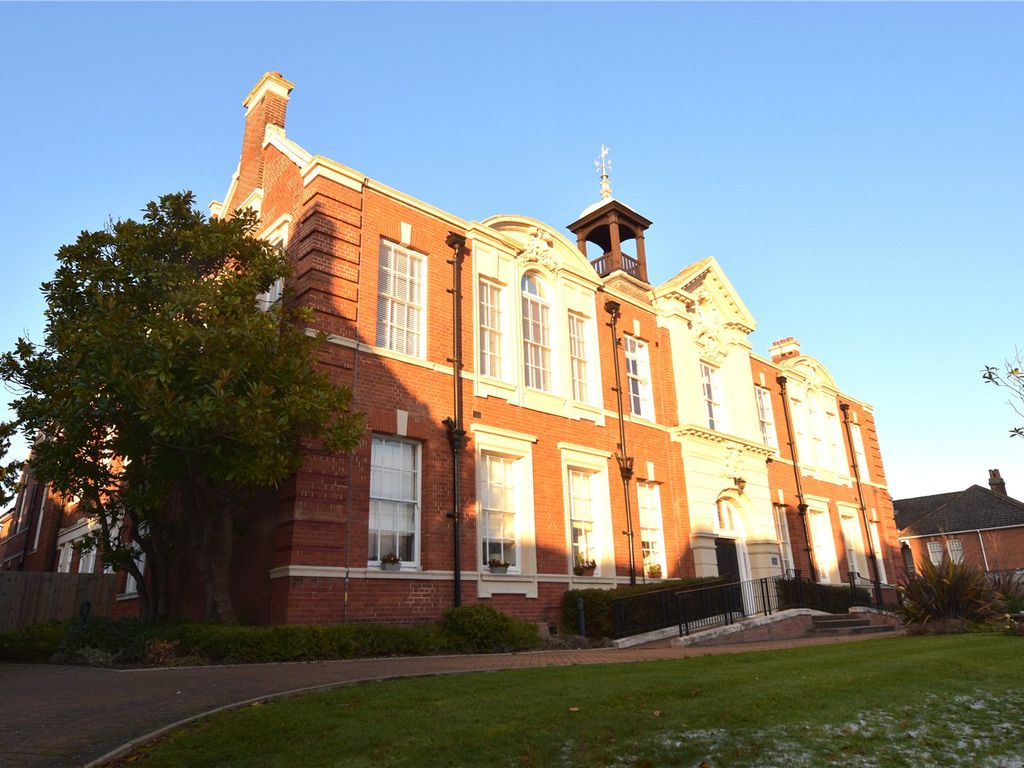 2 bed flat for sale in Tabor House, Coggeshall Road, Braintree, Essex