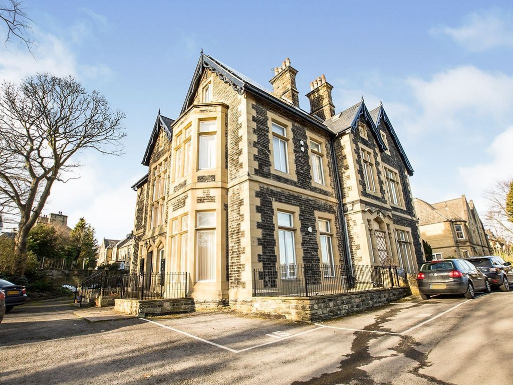 2 bed flat to rent in 35 Savile Park Road, Halifax, West Yorkshire HX1