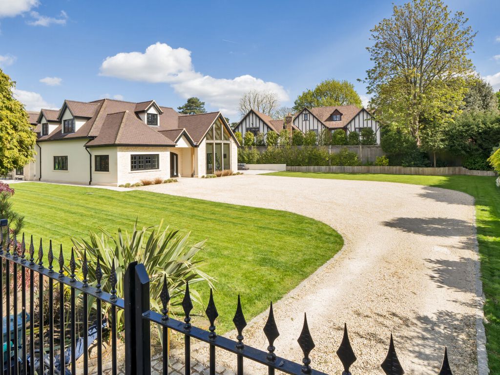 New home, 4 bed detached house for sale in Little Redlands, Chislehurst