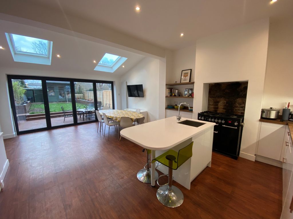 3 bed terraced house to rent in Blandford Road, Beckenham BR3, £2,250